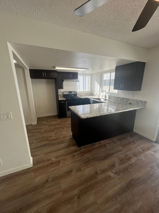 Foto del edificio - 156-158 W. Center St