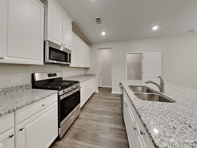 Foto del edificio - 180 Chapelcrest Ln