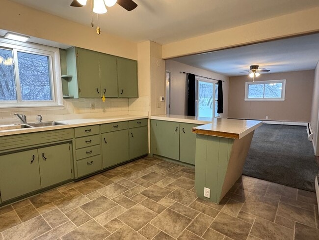 Foto del edificio - Charming 2-Bedroom Country Home with Garage Near Eau Claire