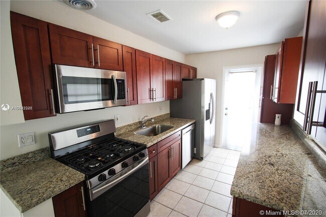 Foto del edificio - 332 189th St