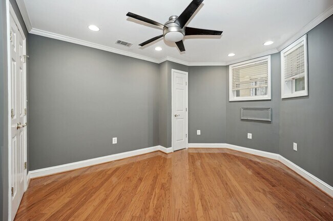Building Photo - Steps to Metro! Professionally Managed// 2...