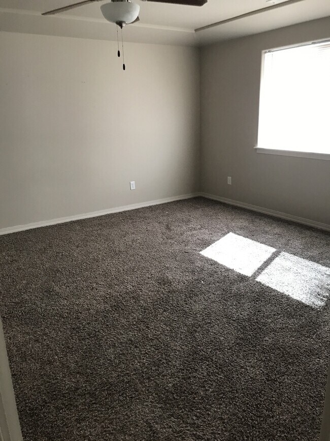 Foto del edificio - Beautiful Three Bedroom In Kennewick