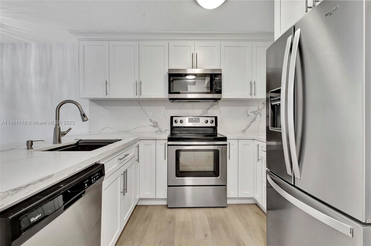 Foto principal - 3130 Bird Ave