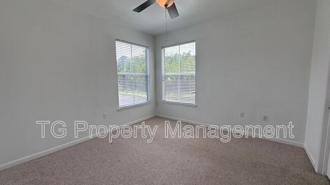 Foto del edificio - 8539 Gate Pkwy W