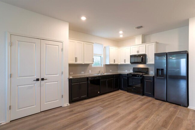 Foto del edificio - 7312 Harmony Shoals Bnd