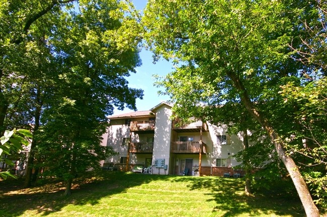 Building Photo - Oaks Of Dutch Hollow