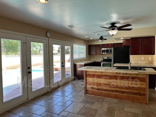 Building Photo - 1114 E Carter Dr