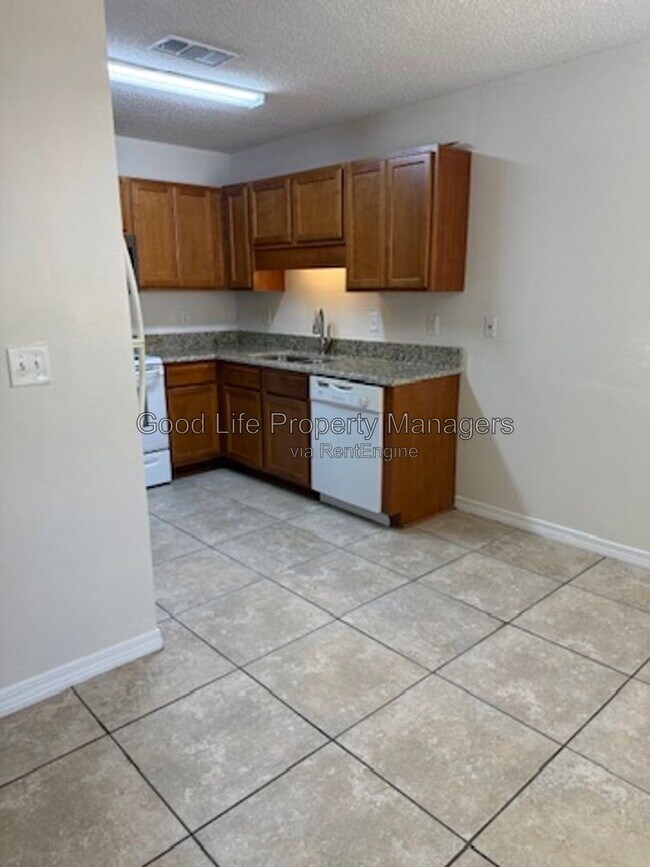 Foto del edificio - 9980 Bowman Ave