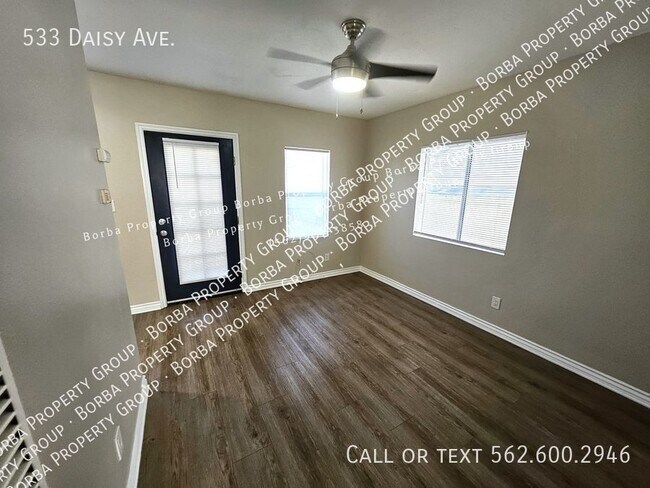 Building Photo - **STUNNING 1 BEDROOM/1BATHROOM WITHIN A GA...