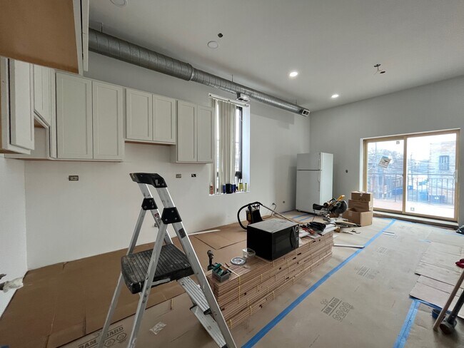 Building Photo - 4003 N Damen Ave