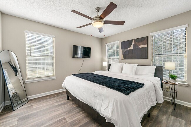 Building Photo - 987 Collier Rd NW