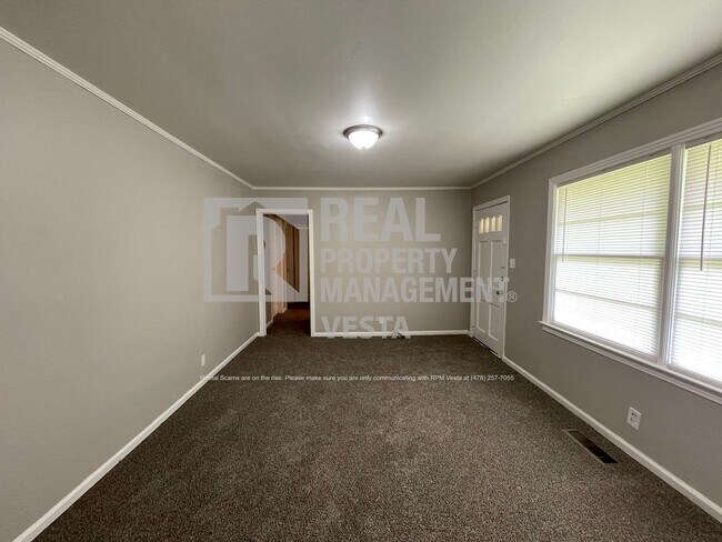 Building Photo - Recently Updated Three Bedroom Home!