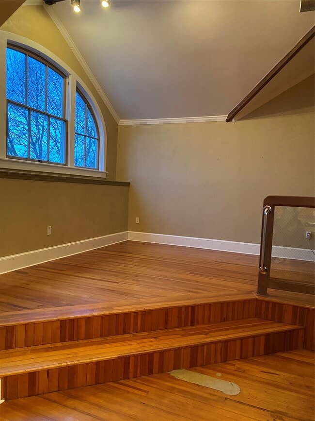 Building Photo - 231 Main St