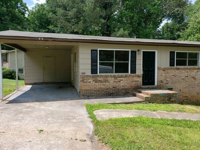 Building Photo - Brick Home Located on large corner lot