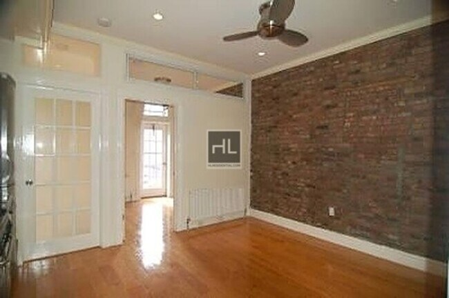 Foto del edificio - E 1ST ST.