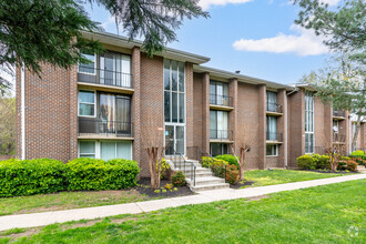 Building Photo - Summerlyn Apartments