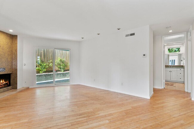 Foto del edificio - Charming Lantern District Bungalow