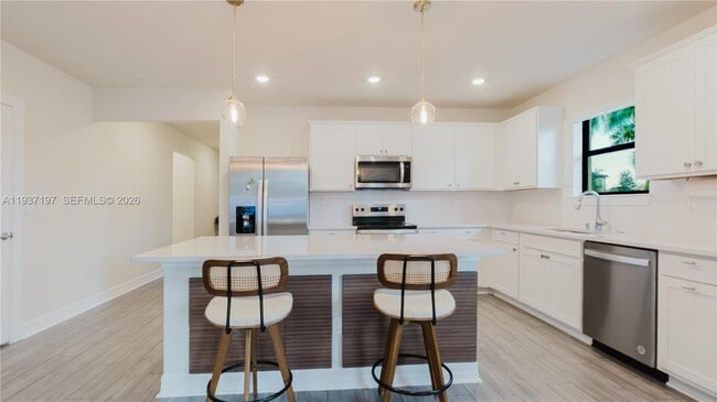 Foto del edificio - 3001 Hibiscus Ave