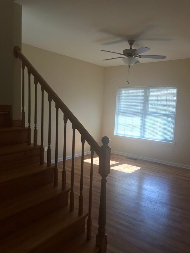 Foto del edificio - Arden Townhome: Commuter's Wishlist