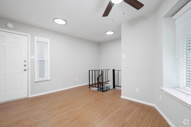 1BR, 1BA 663SF - Shoal Terrace
