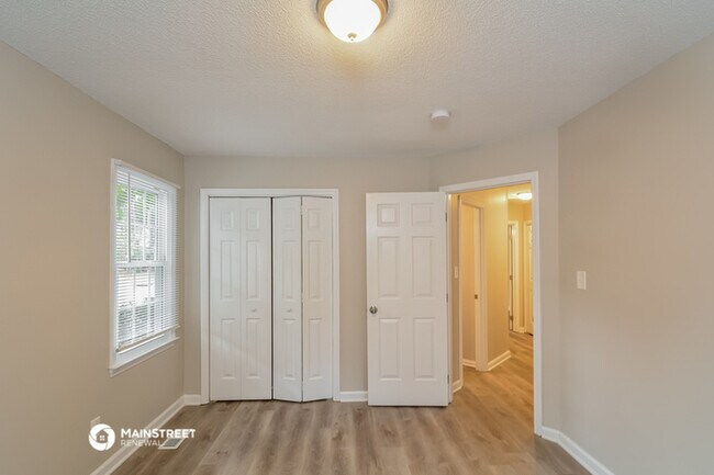 Foto del edificio - 4700 Thurmount Pl