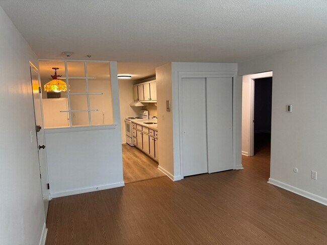 Building Photo - 183 Mt Auburn St