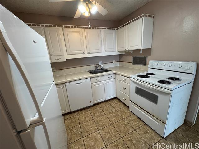 Building Photo - 1600 Wilikina Dr