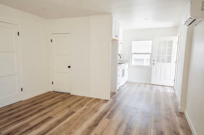 Building Photo - 439 S Evergreen Ave