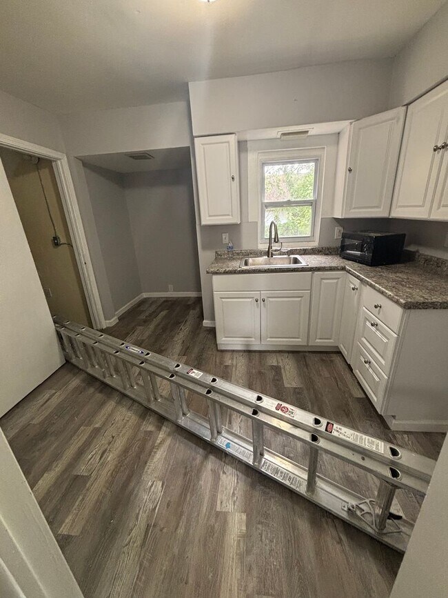 Foto del edificio - 4bd Single near lake