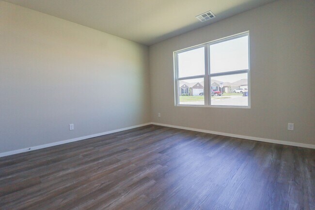 Foto del edificio - New Construction with Pond View! 4 Bed 2 B...