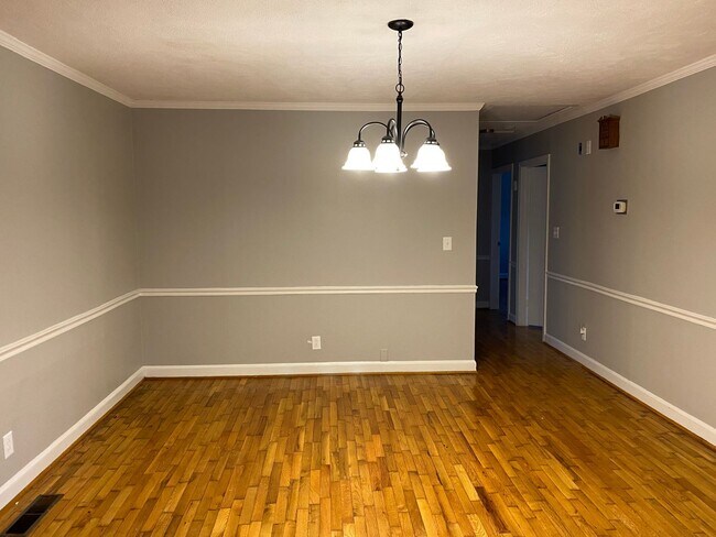 Building Photo - MOVE-IN READY!