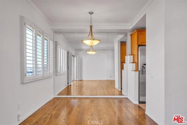 Foto del edificio - 1115 S Elm Dr