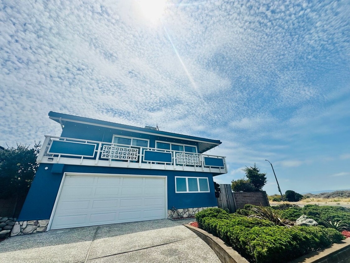 Primary Photo - Incredible Luxury Beach House with Views, ...