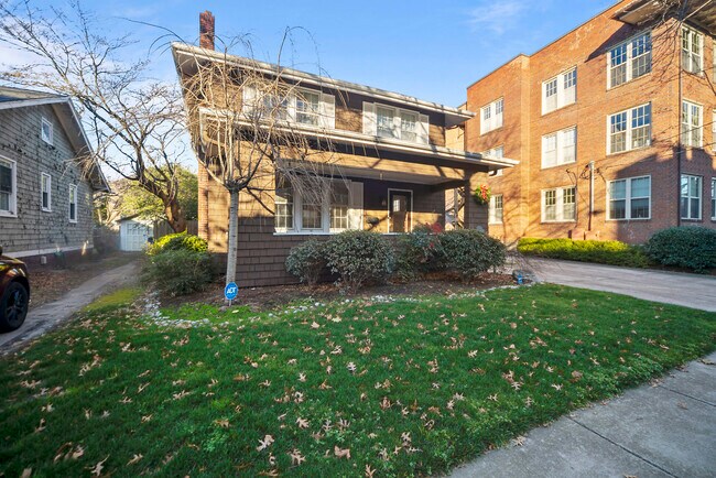Building Photo - 916 Brandon Ave