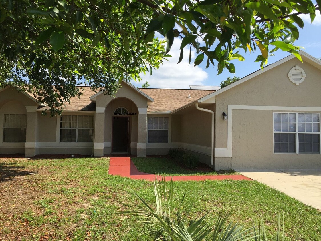 Foto principal - Four Bedroom Home Located in Deltona