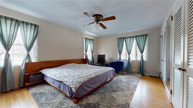 Foto del edificio - 102 Corson Pl