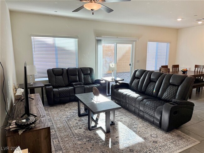 Foto del edificio - 10939 Cheshire Wds Ave