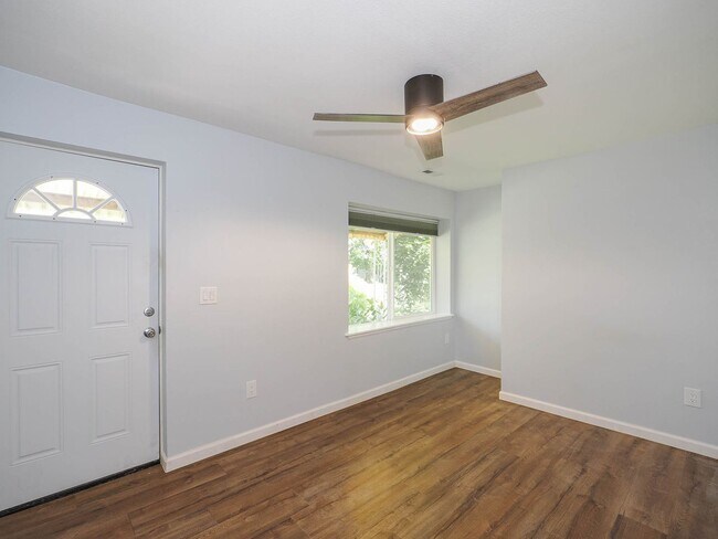 Foto del edificio - 1 BEDROOM, 1 BATHROOM IN OGDEN