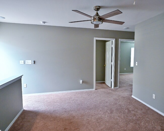 Foto del edificio - 7404 Loyalist St