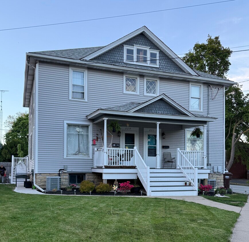 Primary Photo - 229 McHenry Ave