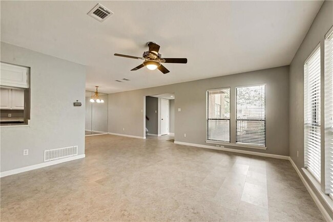 Building Photo - 2910 Oak Shadow Cir