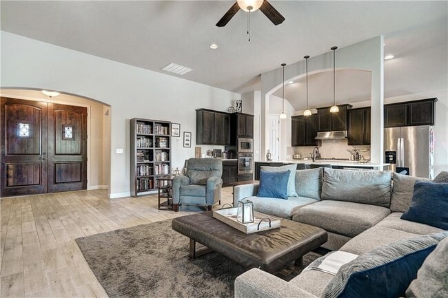 Building Photo - 318 Highland Village Dr