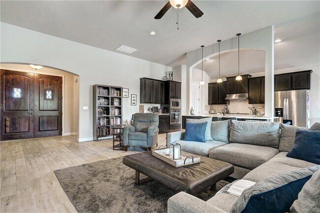 Foto del edificio - 318 Highland Village Dr