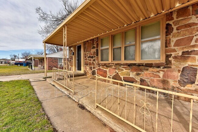 Building Photo - 513 E Indian Dr