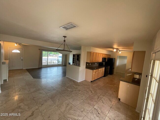 Foto del edificio - 7410 E Edgemont Ave