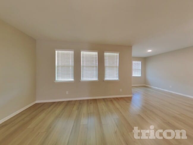 Building Photo - 260 Jenkinson Dr