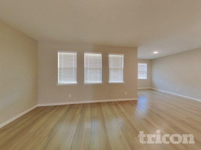 Foto del edificio - 260 Jenkinson Dr