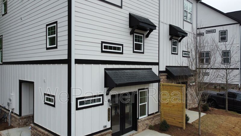 Photo - 1994 Main St NW