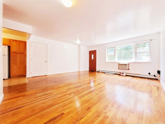 Foto del edificio - 166-13 65th Ave