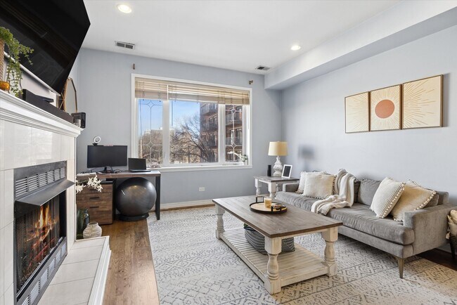 Foto del edificio - 323 W Schiller St